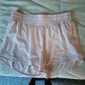 Lululemon Hotty Hot high Rise Lined Short 4"
Size 8 NWOT!  Make me an offer 😊